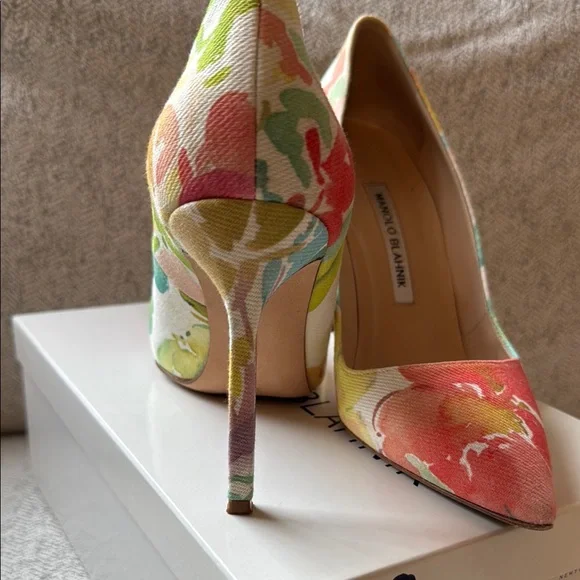 Manolo Blahnik BB 105 Pumps - Picture 8 of 13
